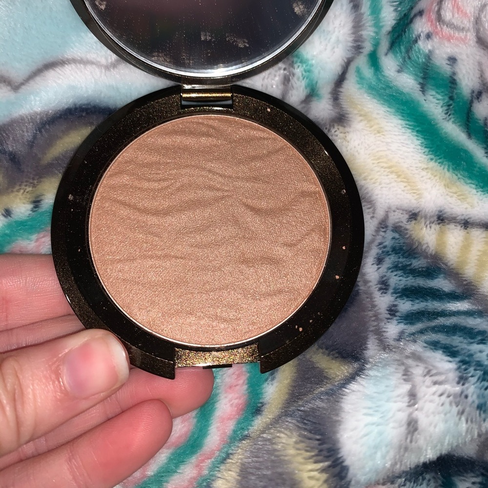 Becca Bronzer